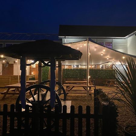 The Riverside Inn Saltford Екстериор снимка